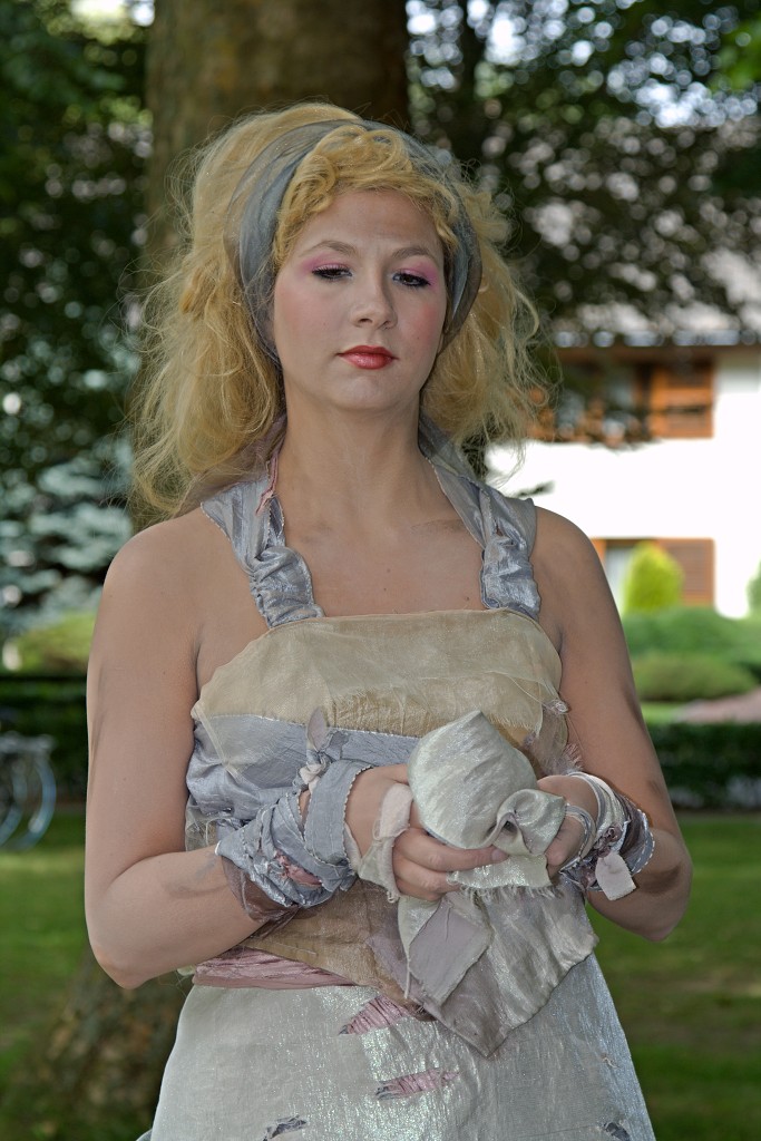 valkenburg living statue levend standbeeld evenement event festival festiviteit kunst art straatkunst streetart artiest beeld beeldhouwwerk